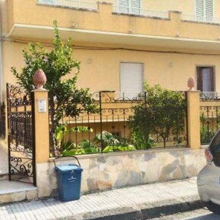 Apartmán Relax Due Passi Dal Mare Spadafora Exteriér fotografie